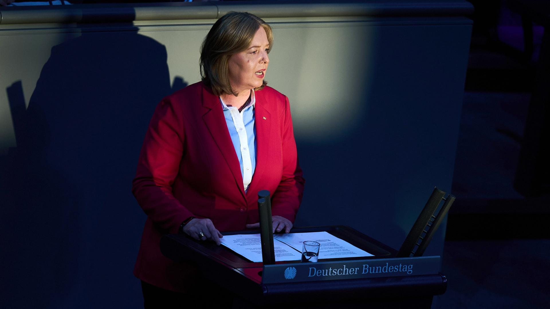 Arbeitsministerin Bas bei der Haushaltsdebatte im Bundestag | dpa