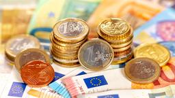 Euroschein und -münzen