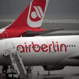 Zwei Flugzeuge von Air Berlin.