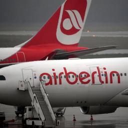 Zwei Flugzeuge von Air Berlin.