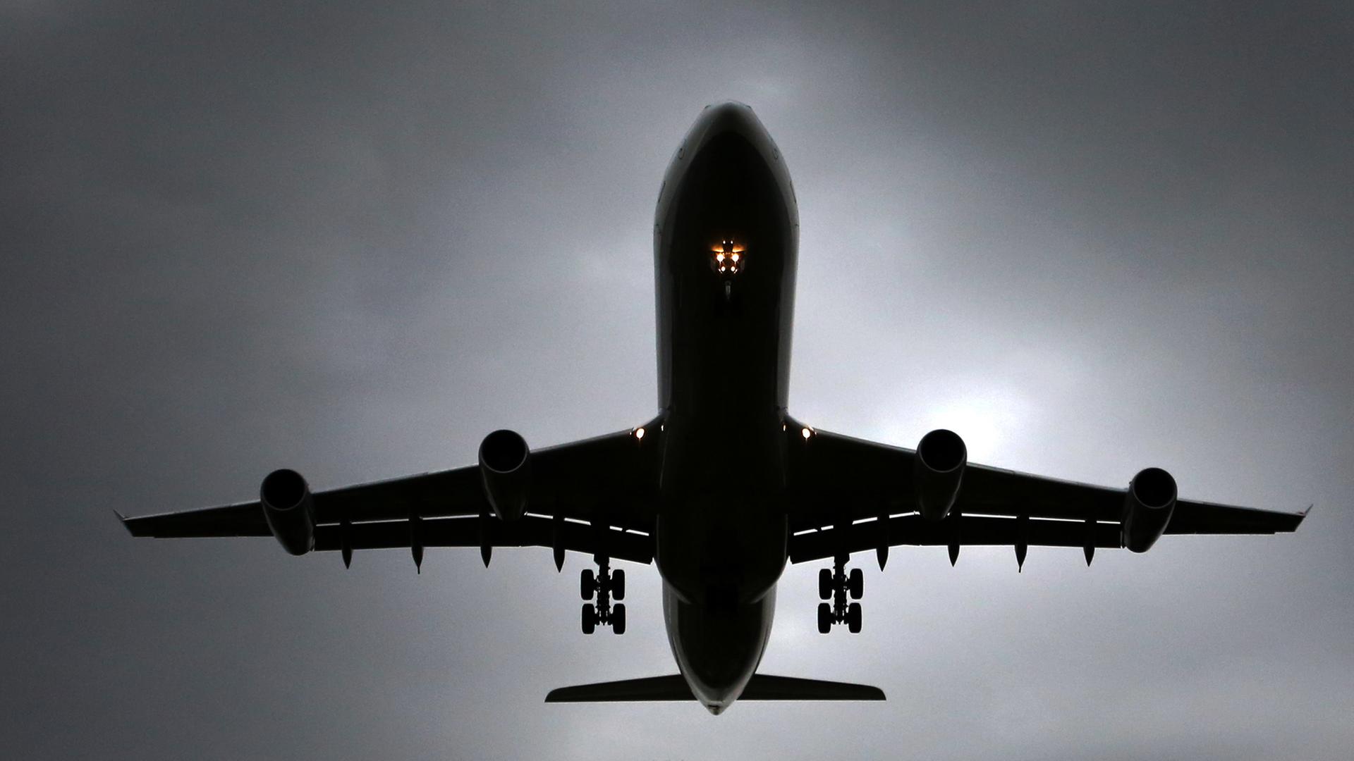 Startendes Flugzeug in Frankfurt | picture alliance / dpa