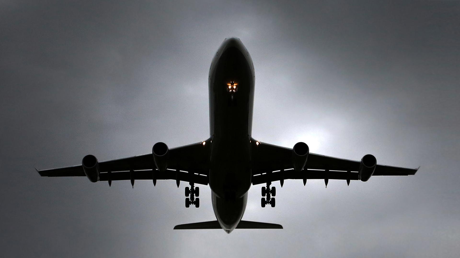 Startendes Flugzeug in Frankfurt | picture alliance / dpa