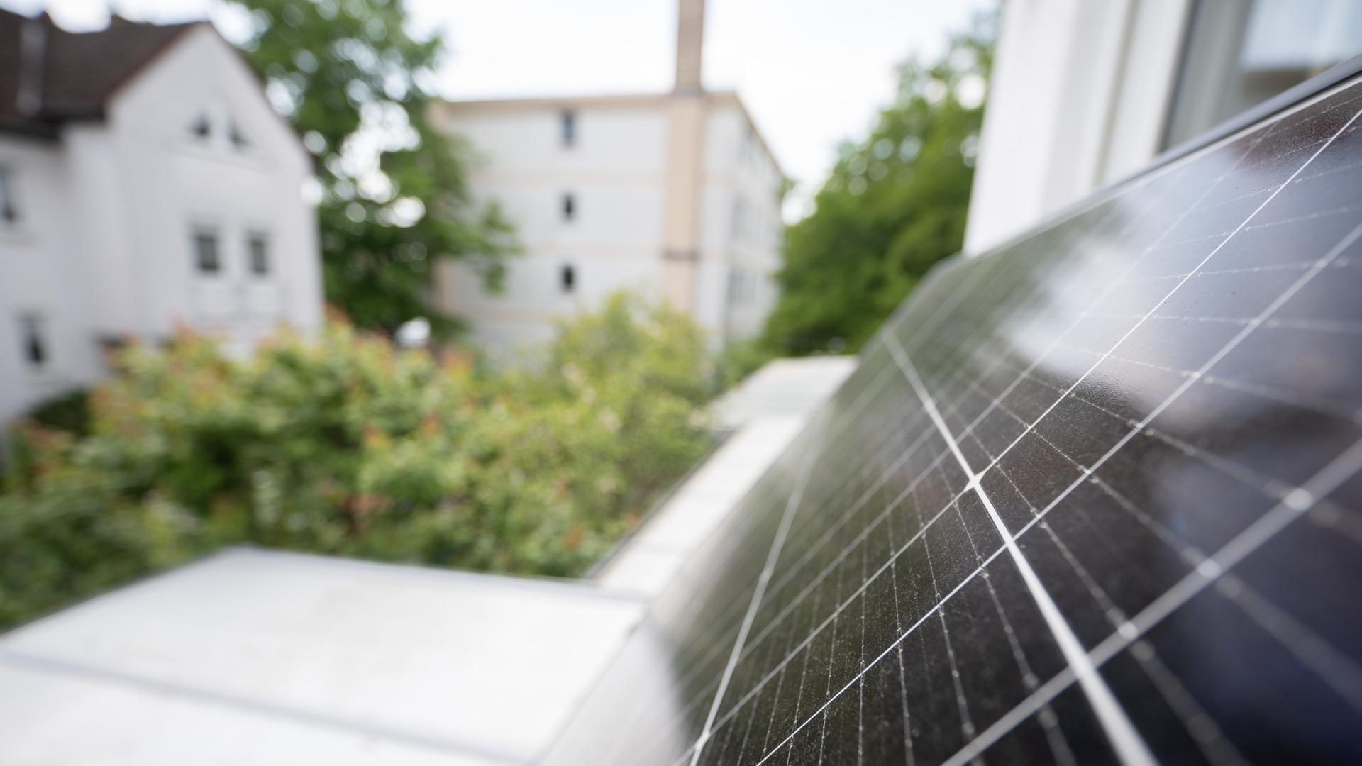 Solarförderung: Streit über geplante Kürzung bei Hausdachanlagen