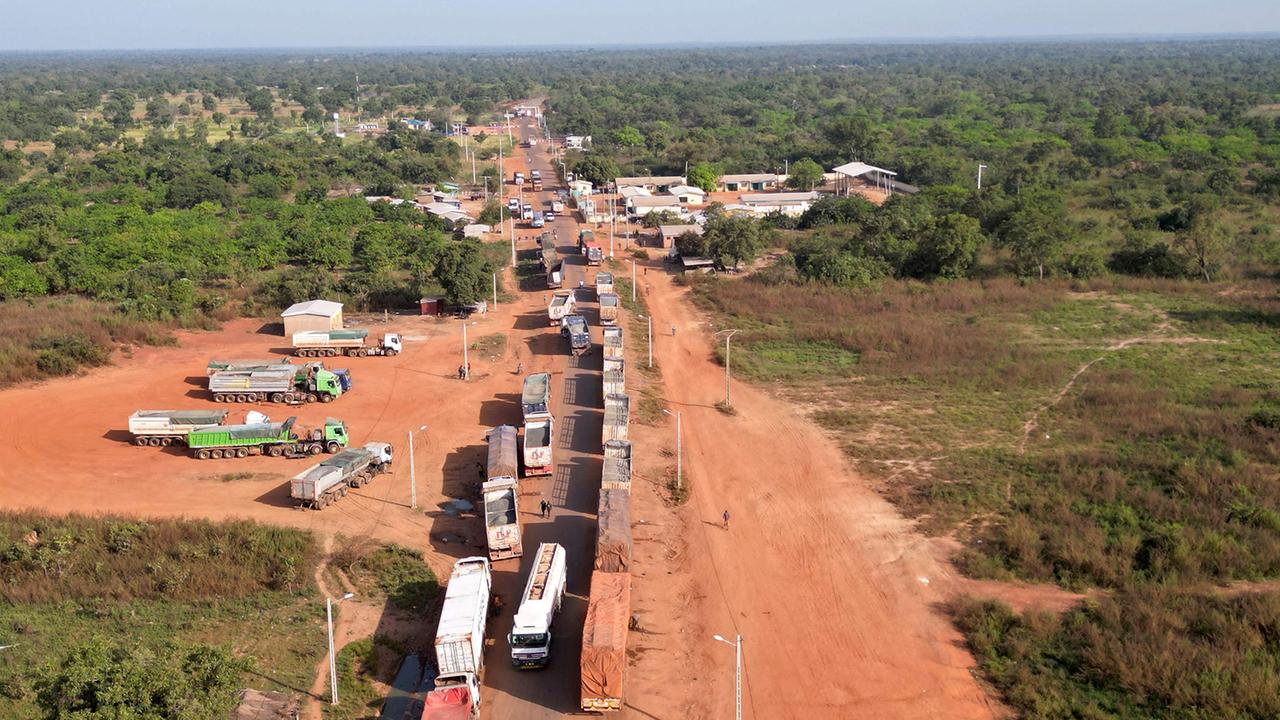 Wer sind die JNIM-Milizionäre, die Malis Hauptstadt blockieren? Wer sind die JNIM-Milizionäre, die Malis Hauptstadt blockieren?