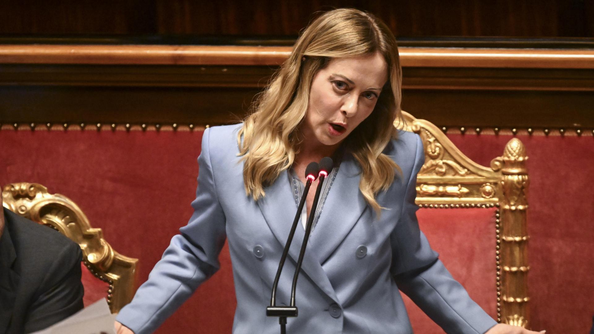 Giorgia Meloni hält eine Rede. | EPA