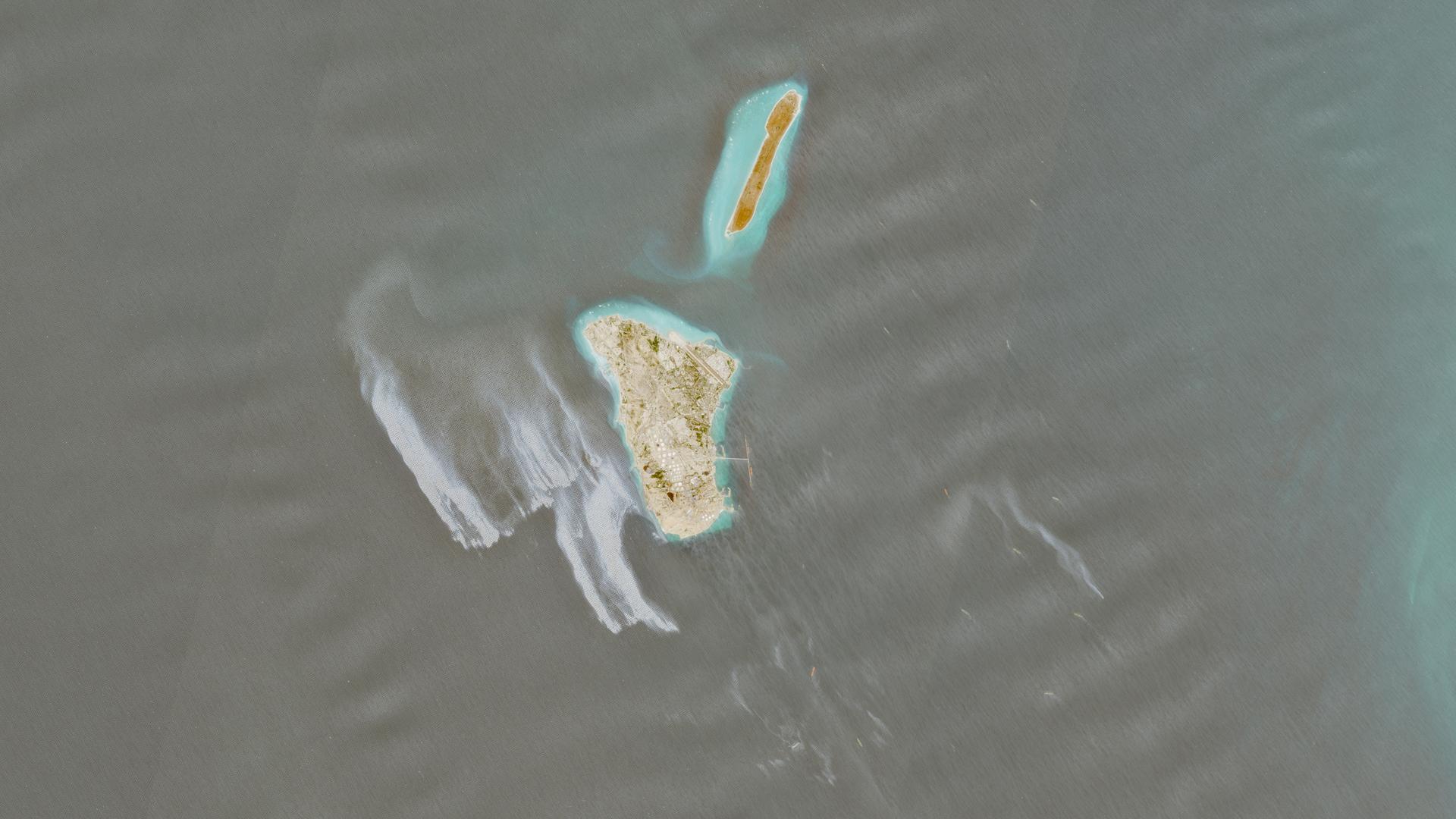 Ein Satellitenbild zeigt eine mutmaßliche Ölverschmutzung vor der iranischen Insel Kharg | via REUTERS