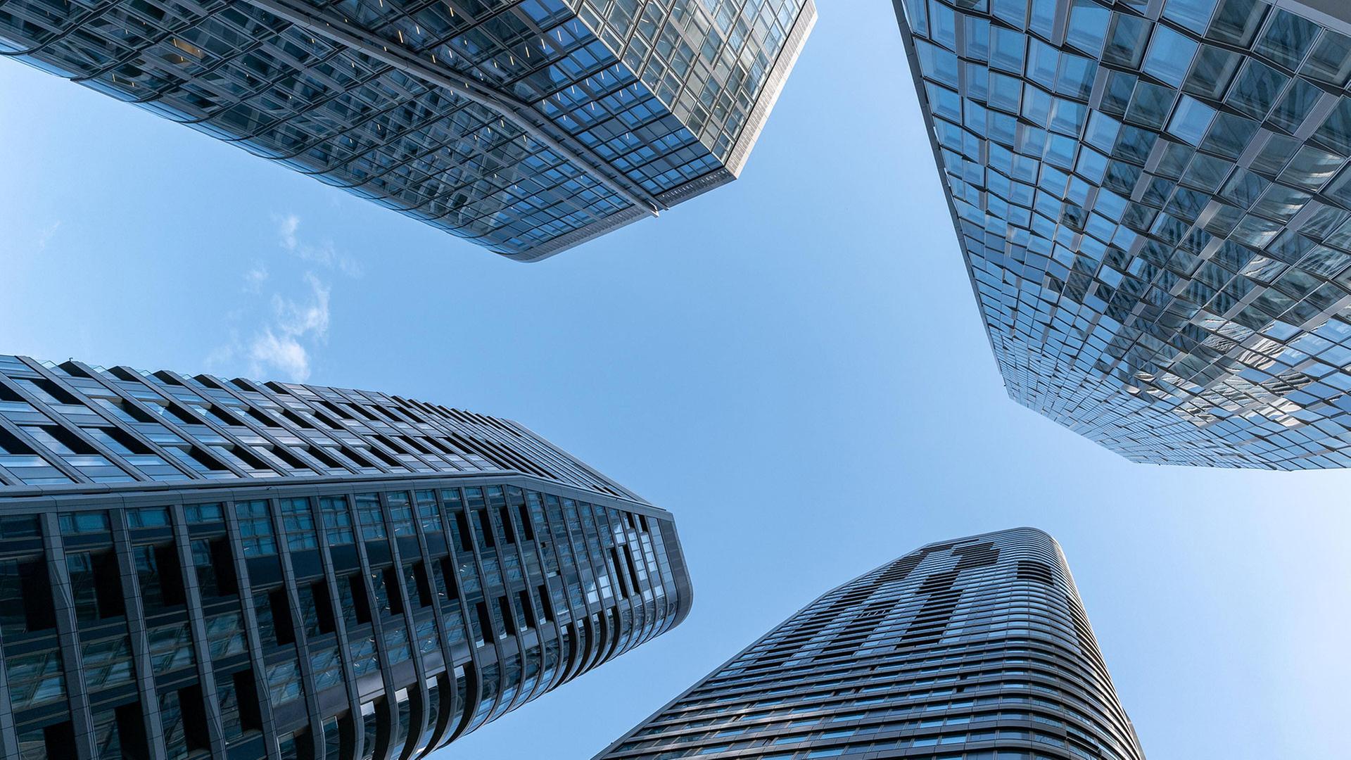 verschiedene Wolkenkratzer mit Glas- und Stahlfassaden in Frankfurt am Main. | picture alliance / W2Art / Thors