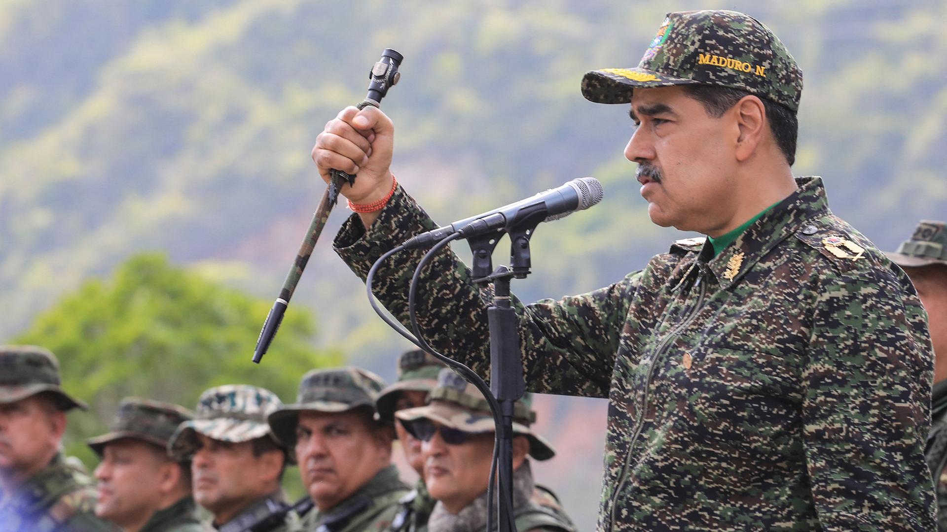 Nicolás Maduro spricht vor Soldaten in einem Ausbildungslager in Caracas. | ZURIMAR CAMPOS / Venezuelan Presidency / AFP