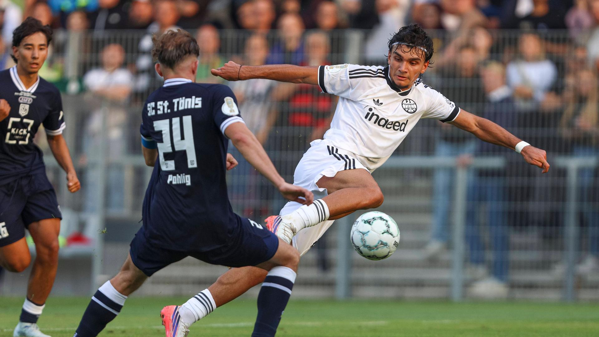 Eintracht-Wahrheit liegt zurzeit nicht auf dem Platz - Hütter geht von Uzun-Verbleib aus