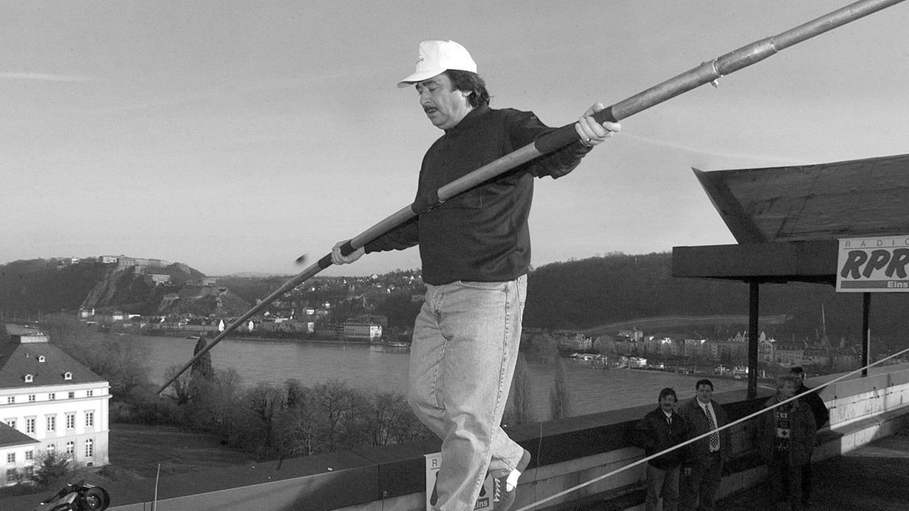 Baden-Württemberg: Das Hochseil war sein Leben: Artist Johann Traber ist tot  | tagesschau.de