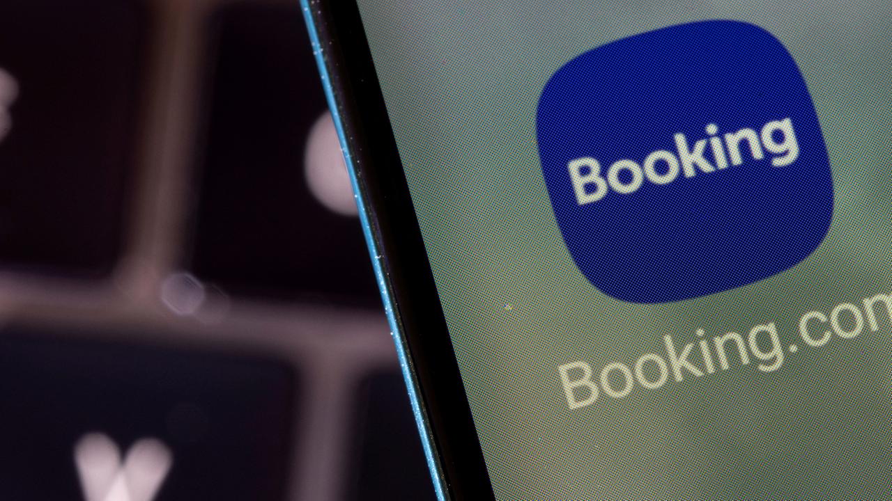 Fake hotel listings - | Brussels investigates Booking.com