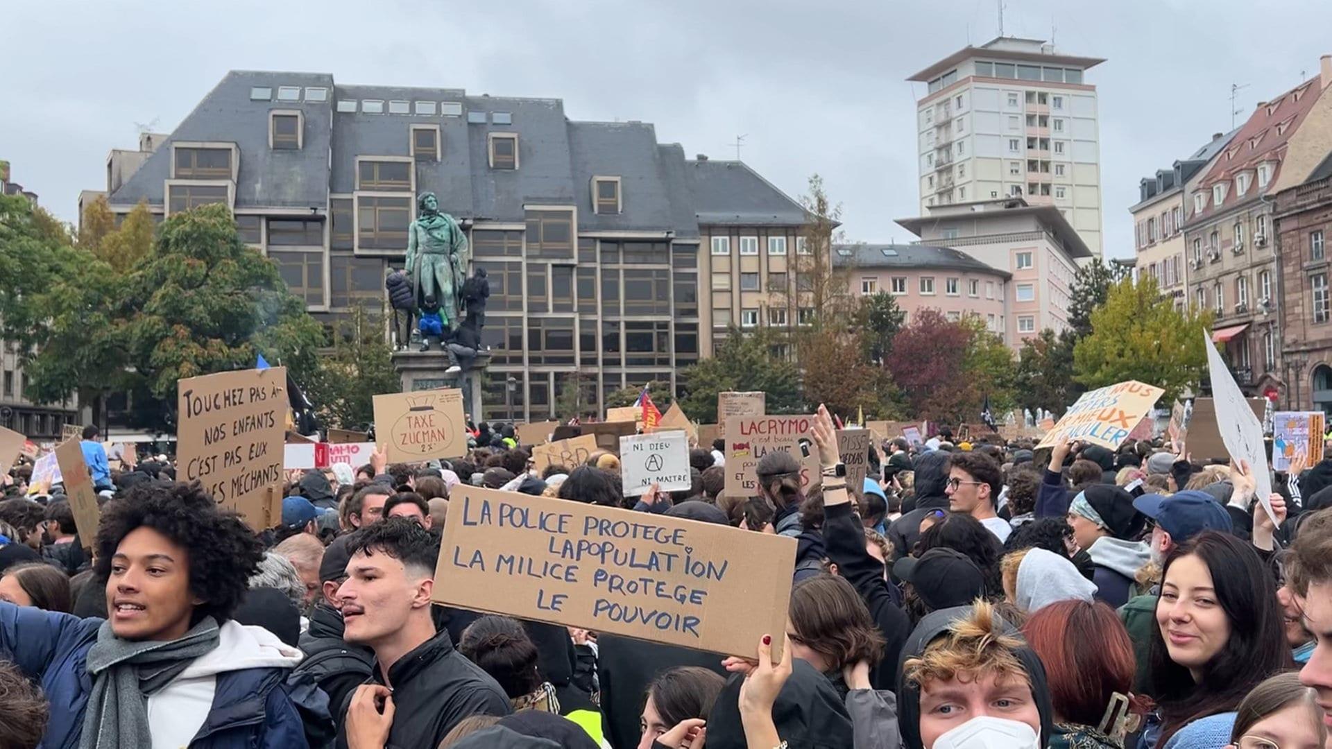 Bei einer Demonstration in Straßburg gingen am 17. Oktober Tausende Menschen gegen steigende Lebenshaltungskosten auf die Straße. | SWR, Jessica Hans