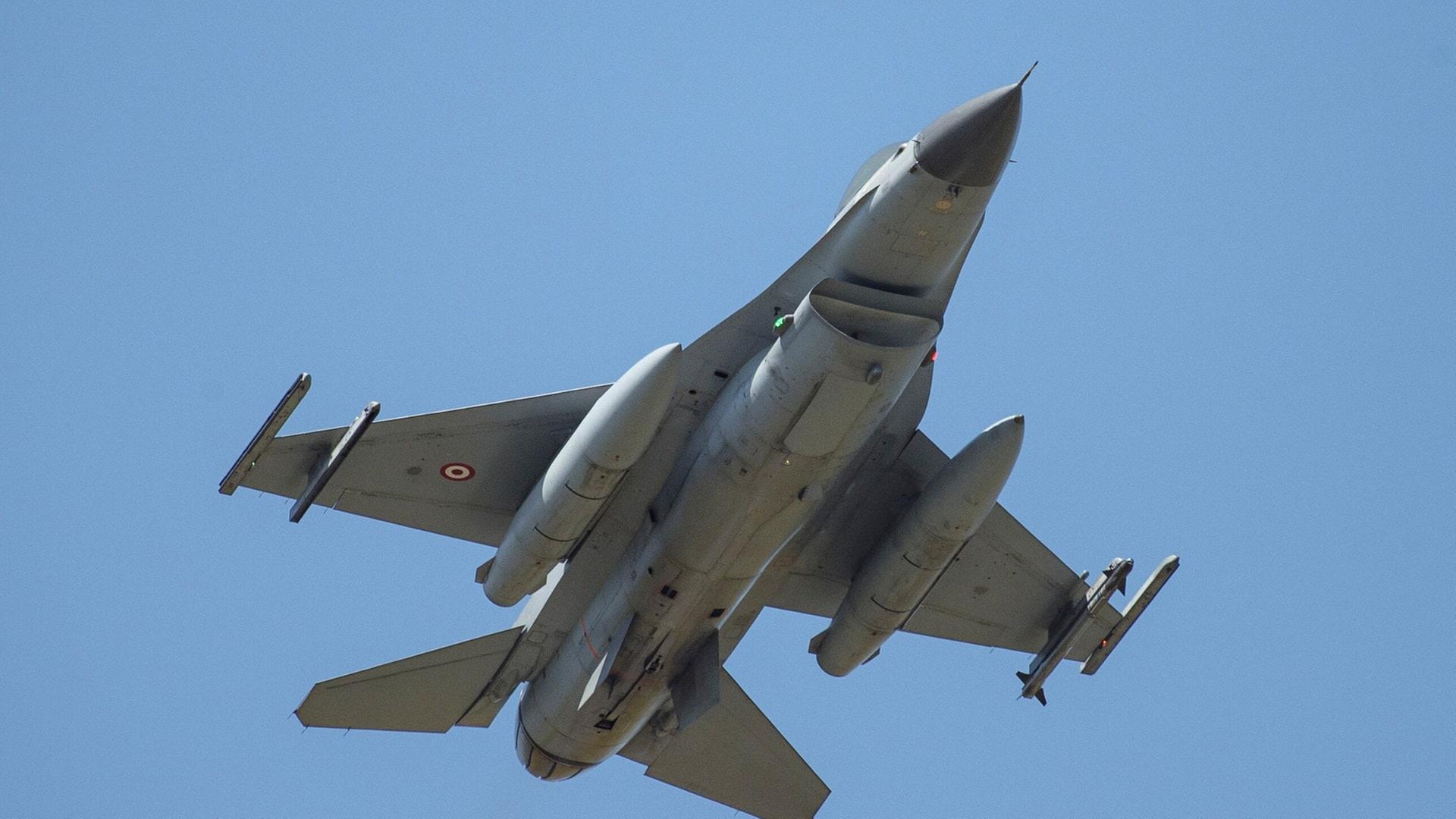 F16 Kampfjet | dpa Bildfunk, picture alliance/dpa | Gregor Fischer