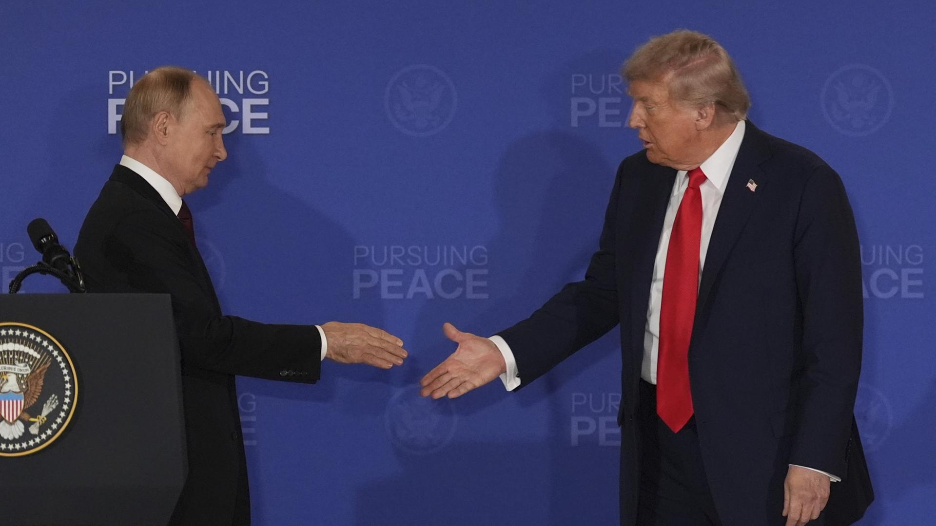 Wladimir Putin und Donald Trump | AP