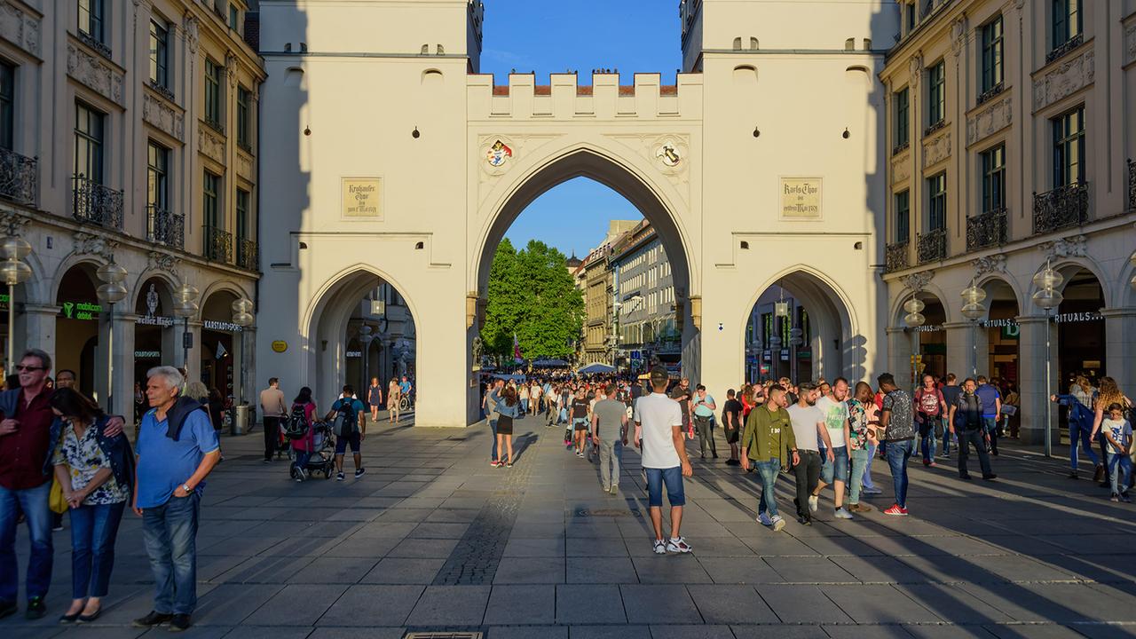 Tricks gegen Hitze in der Stadt: Von A nach B - möglichst im Schatten