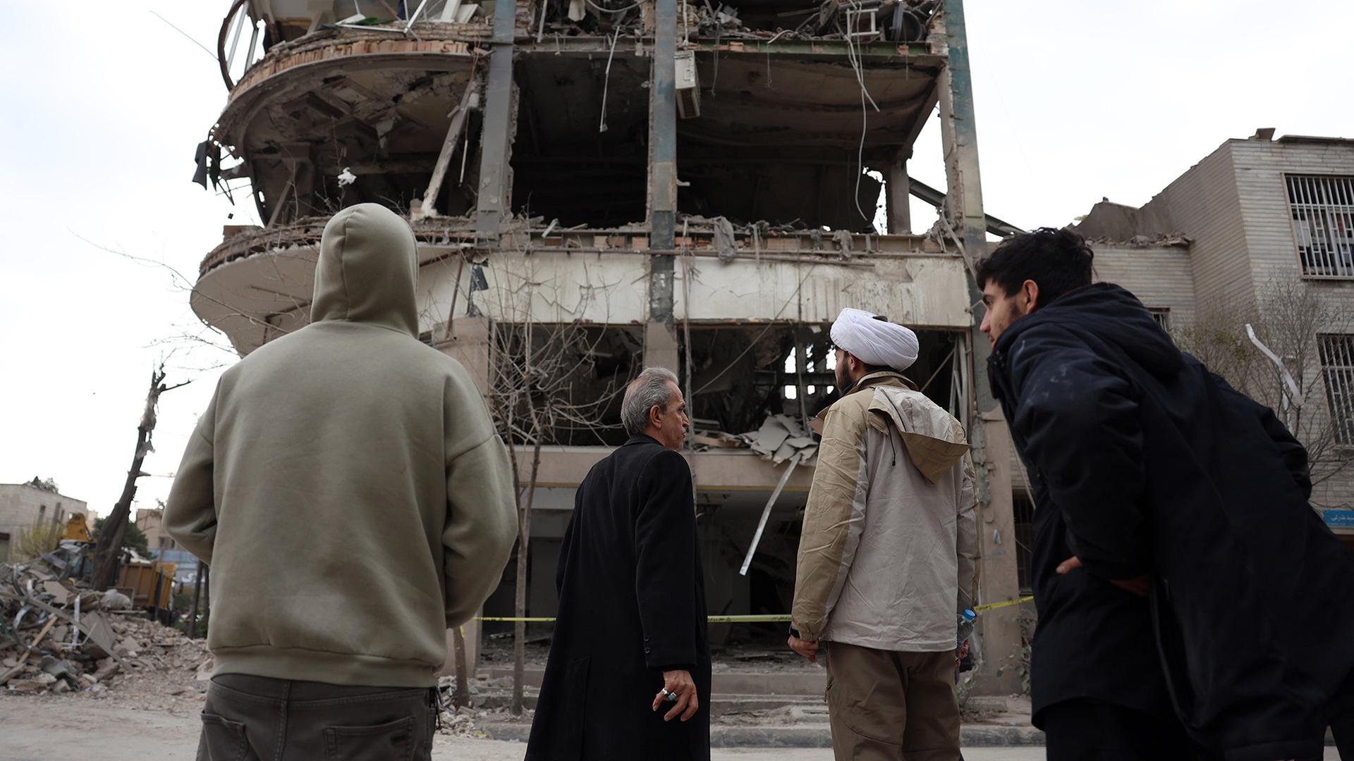 Zerstörtes Gebäude des TV-Senders Al Arabi in Teheran | EPA