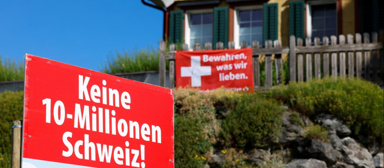 Plakate der Befürworter der Volksinitiative