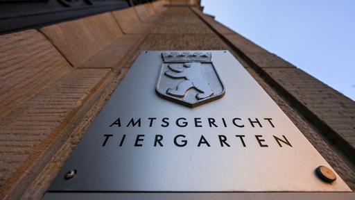 "Amtsgericht Tiergarten" steht auf dem Schild am Gerichtsgebäude.