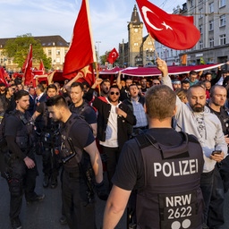 Erdogan-Anhänger feiern in Duisburg