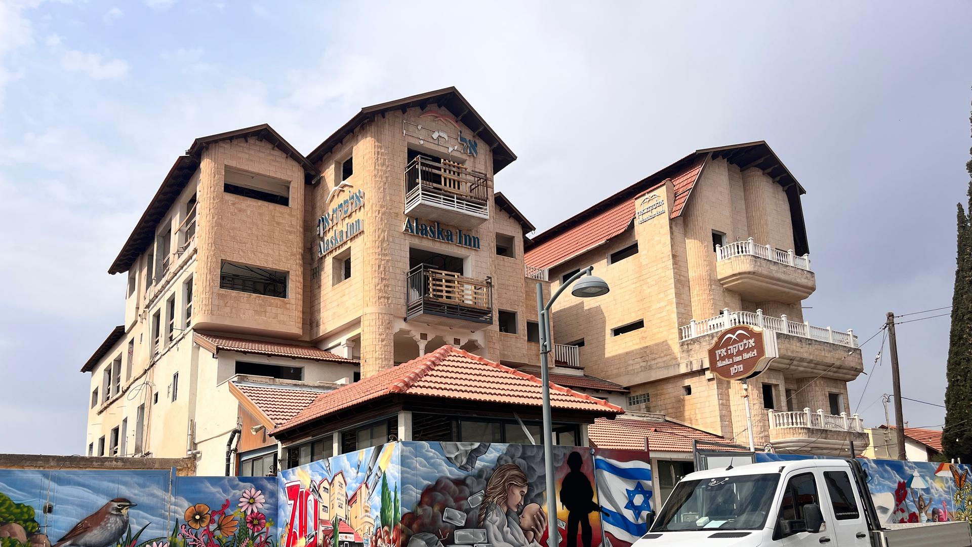 Ein Hotel im israelisch-libanesischen Grenzort Metulla wird repariert | ARD/ Bettina Meier