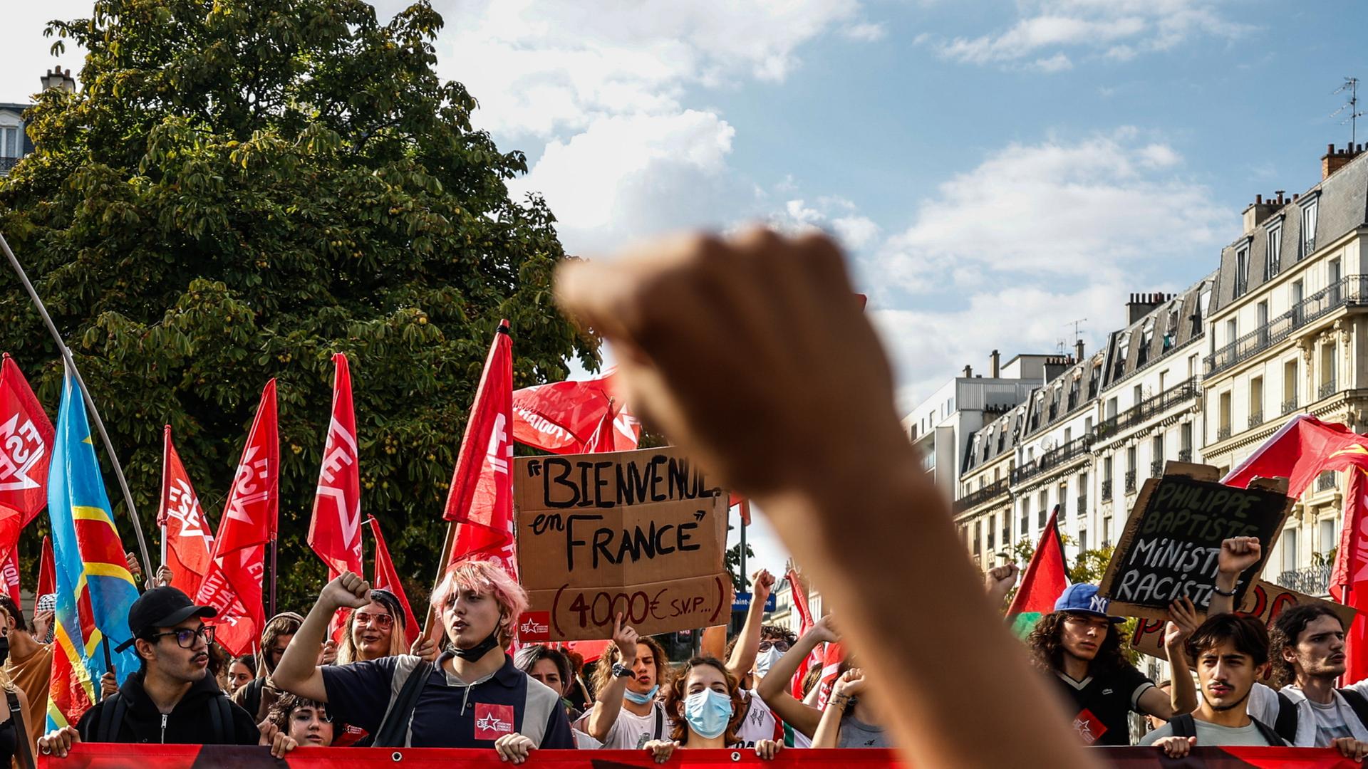 Schüler und Beamte protestieren gegen Sparkurs in Frankreich