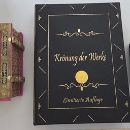 Vermeintlich wertvollen Bücher, die den Kunden für viele tausend Euro angedreht wurden.