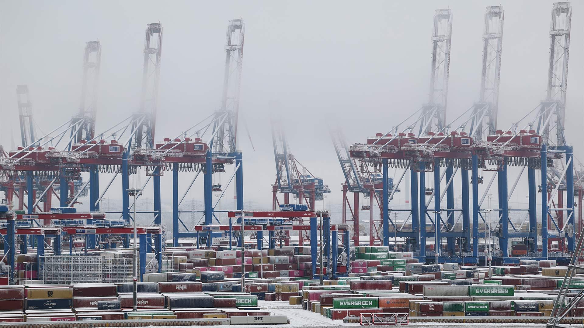 Container und Krananlagen am Terminal Burchardkai. | picture alliance/dpa