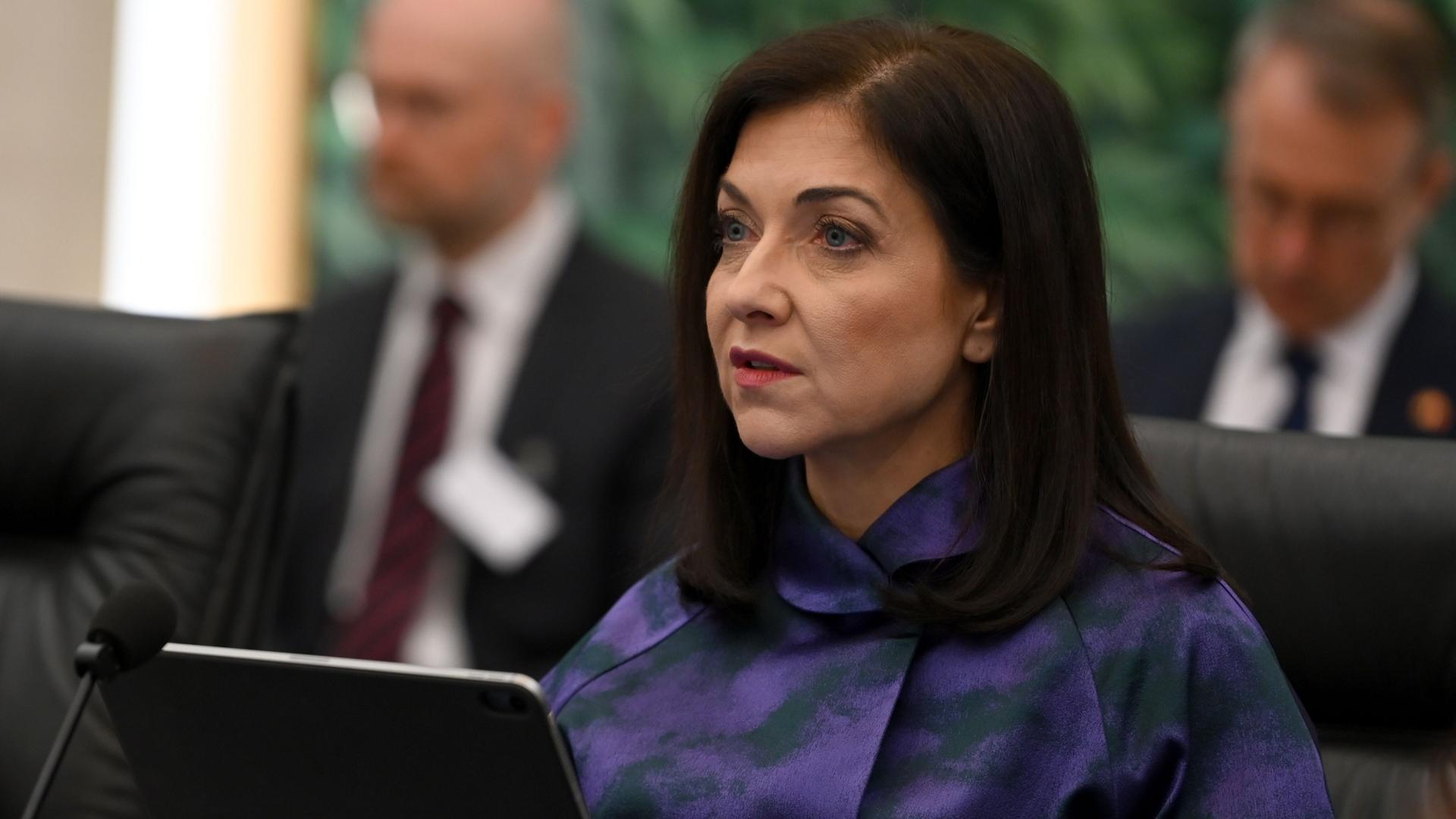 Wirtschaftsministerin in China - Reiche mahnt fairen Wettbewerb an