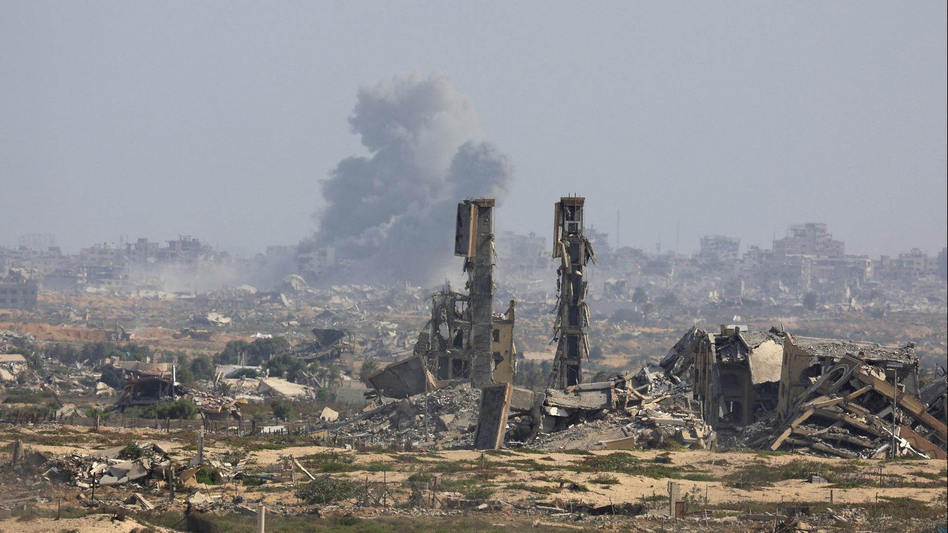 Rauch steigt im Bereich Gaza-Stadt, Gazastreifen, auf. | REUTERS