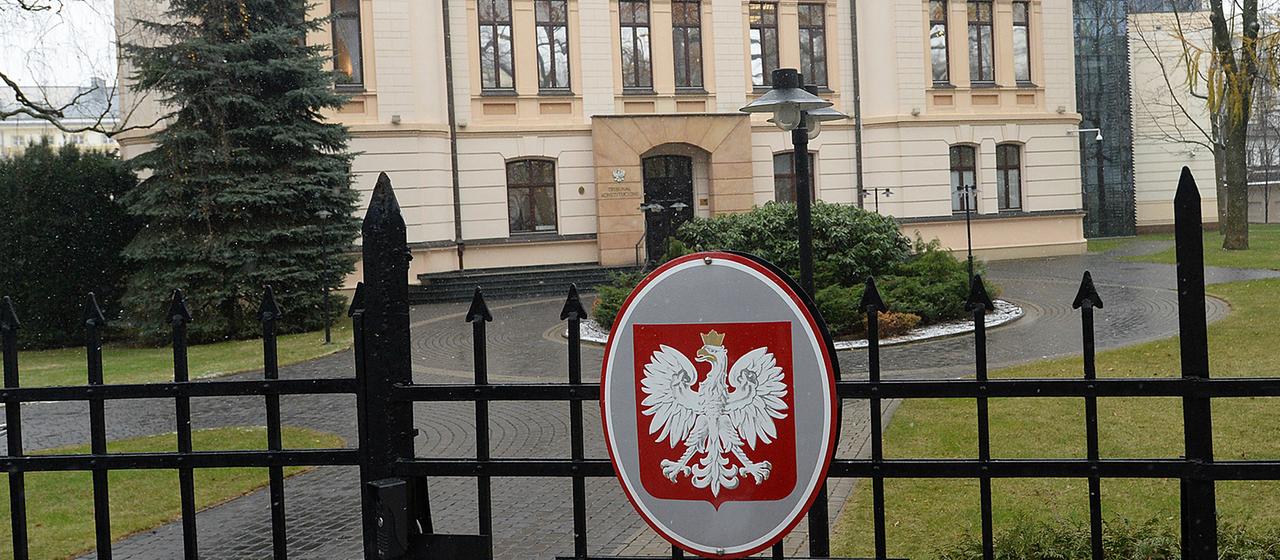 Der Eingang zum Verfassungsgericht in Warschau