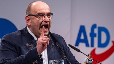Der bayerische AfD-Landesvorsitzende Stephan Protschka spricht beim Politischen Aschermittwoch 2023