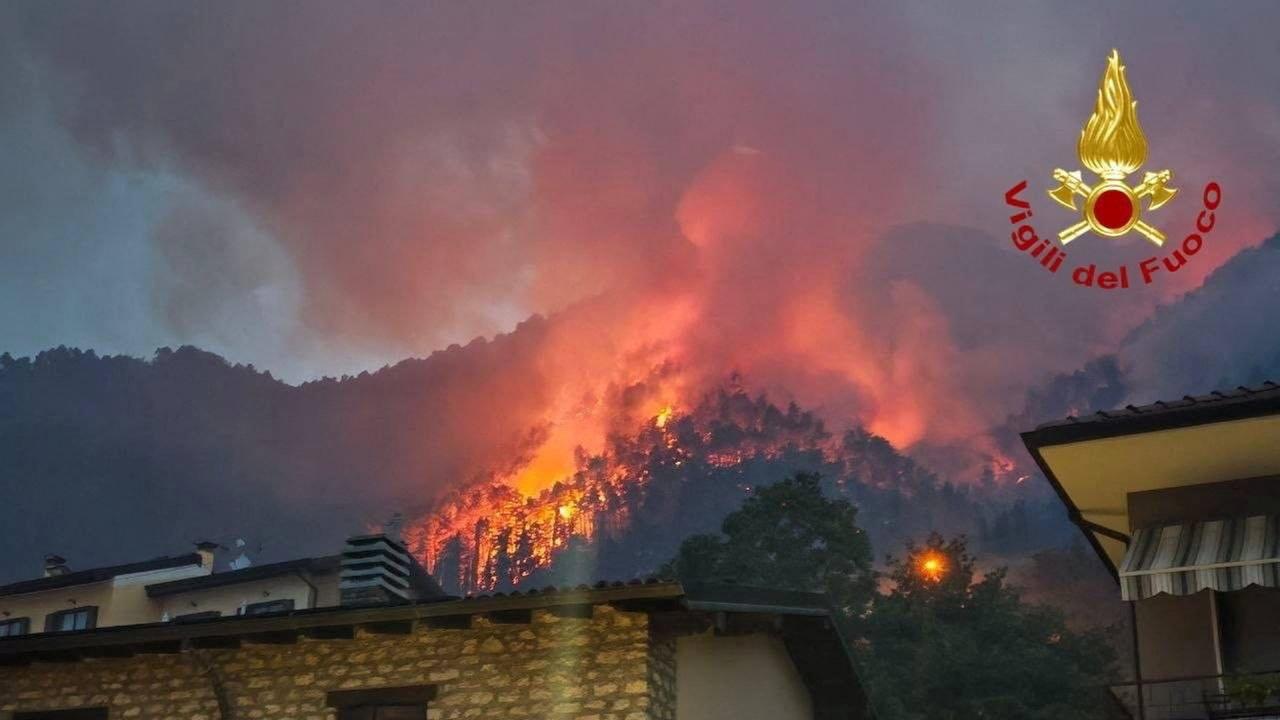 tagesschau: Italien: Waldbrand am Westufer des Gardasees ausgebrochen