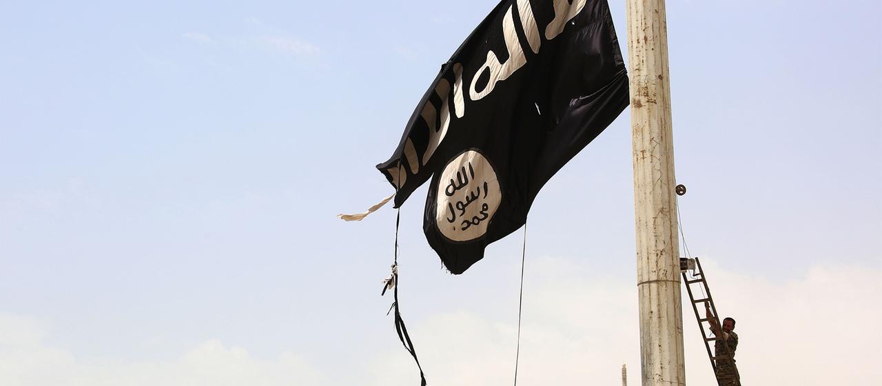 Fahne der Terrormiliz Islamischer Staat