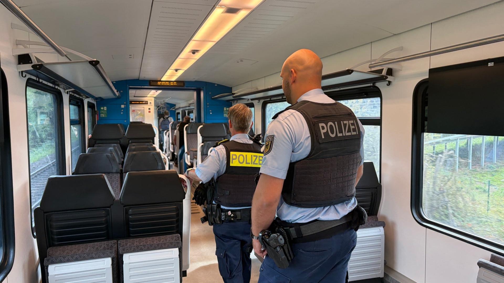 Wenn Fahrgäste austicken: Unterwegs mit der Bundespolizei im Regionalzug