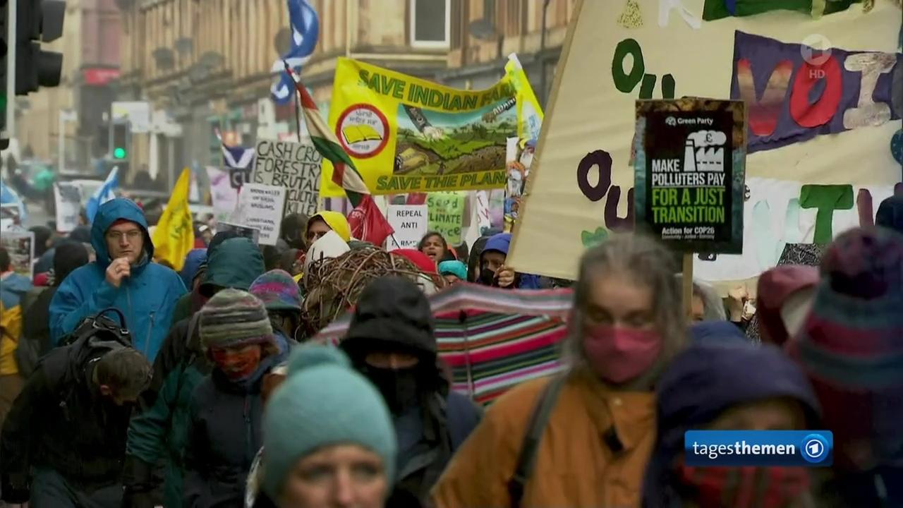 Klimaschützer protestieren in Glasgow zur Halbzeit des Klimagipfels ...