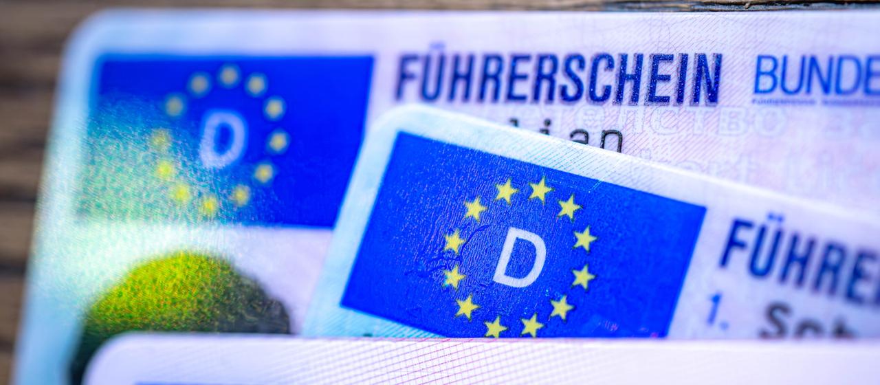 Zwei deutsche und ein bulgarischer Führerschein.