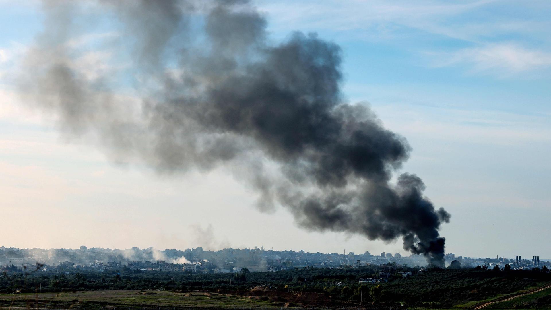 Rauch steigt aus dem Gazastreifen auf. (Bild vom 18.01.2024)