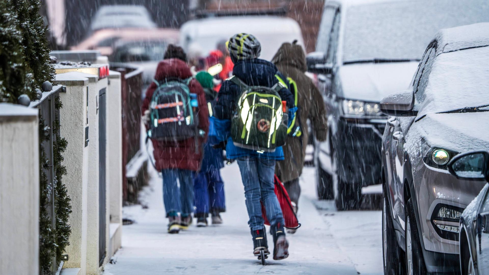Wann gibt es schneefrei? Die wichtigsten Fragen zum Schulweg im Winter