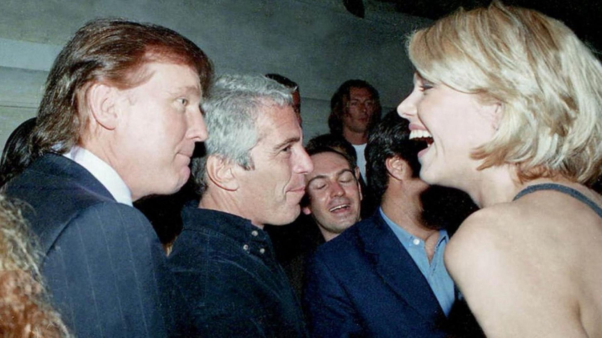 Donald Trump (l) und Jeffrey Epstein | AFP PHOTO /  HOUSE OVERSIGHT COMMITTEE DEMOCRATS / HANDOUT 