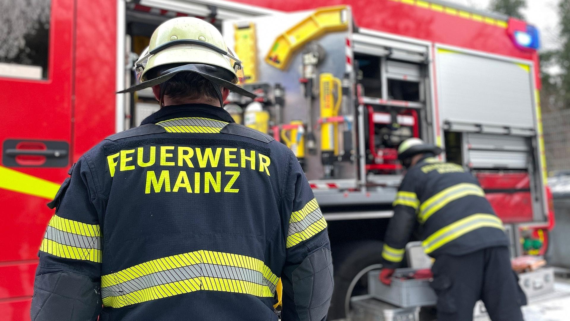 Prozess in Mainz: Mann soll zugeschaut haben, wie sein Haus brennt