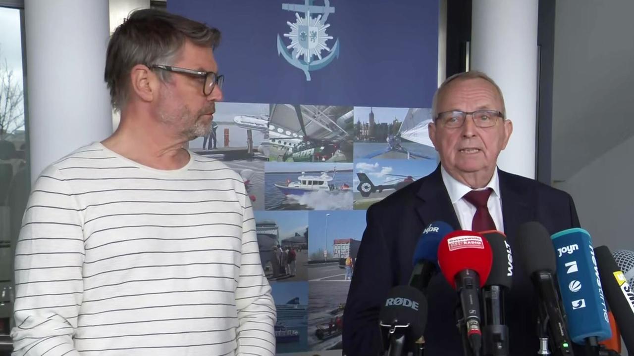 Pressekonferenz: Buckelwal sitzt vor Insel Poel fest