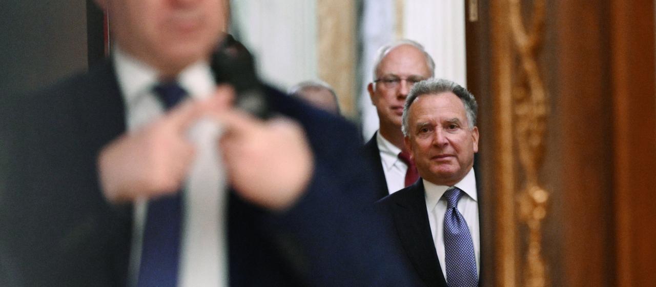 Steve Witkoff (r.) und Kirill Dmitriev (2. v. r., Quelle: staatliche russische Nachrichtenagentur Sputnik)