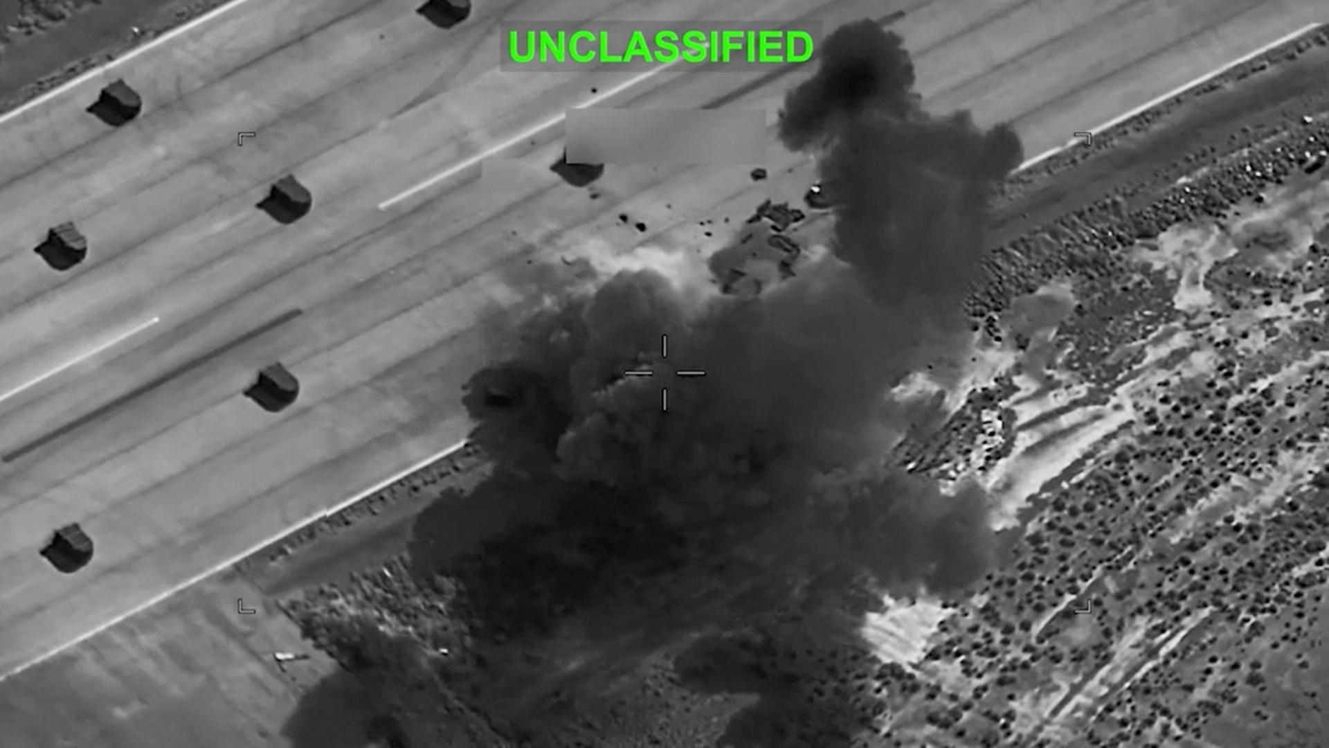 Screenshot aus einem Video des US-Regionalkommandos CENTCOM. Es soll eine Explosion in Iran zeigen. | U.S. Central Command/Handout via REUTERS