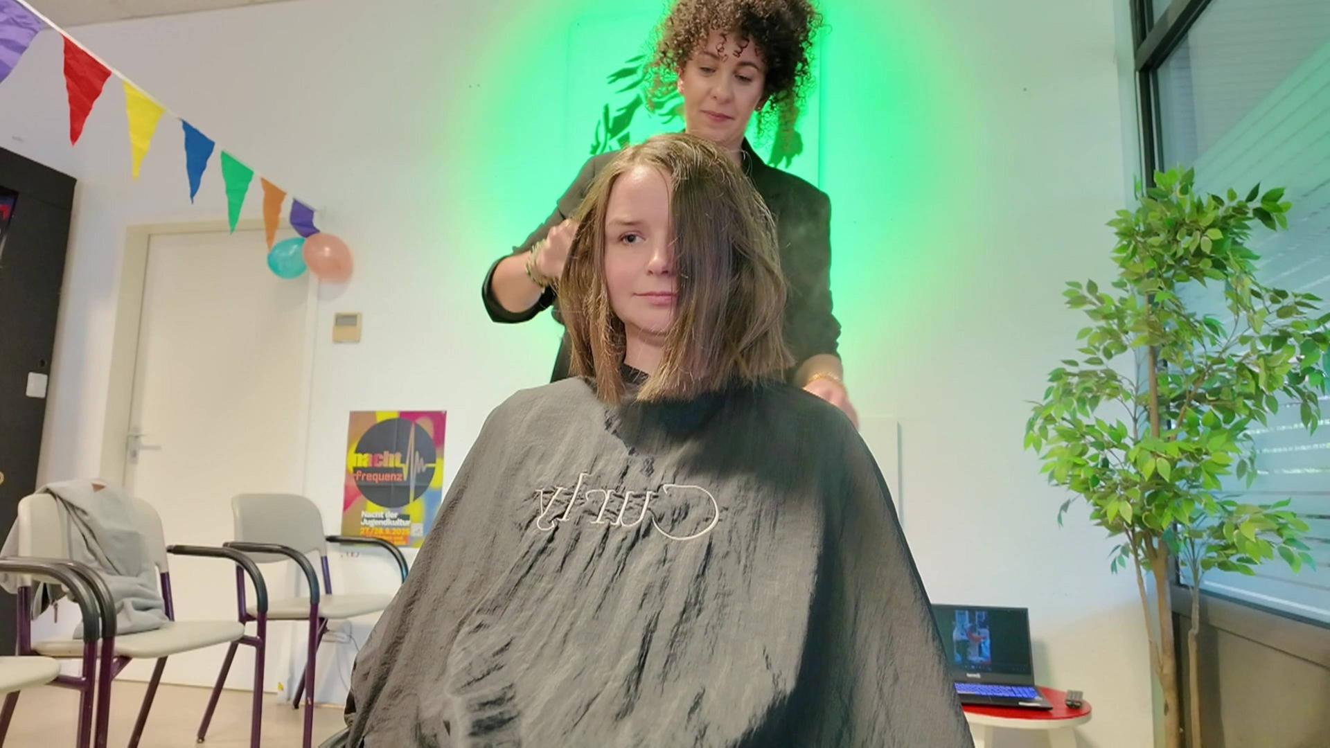 Lisa Siepmann mit kurzen Haaren  | WDR