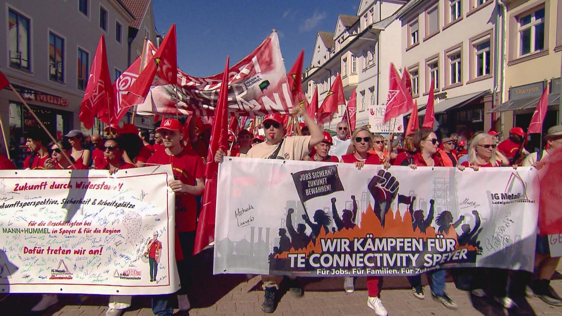 Beschäftigte in Speyer demonstrieren gegen geplanten Stellenabbau