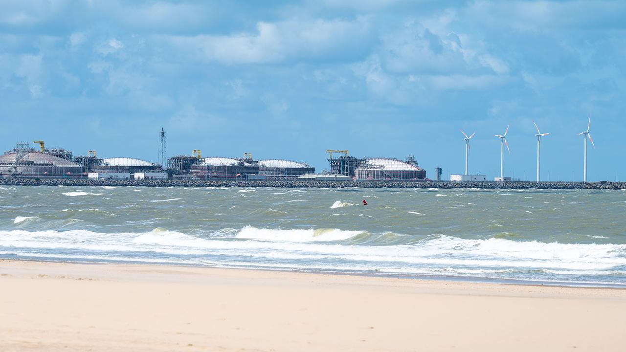 EU still buys billions of Russian liquefied natural gas