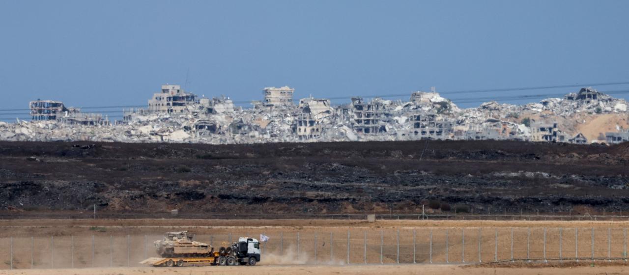 Blick auf zerstörte Gebäude im Gazastreifen von der israelischen Grenze aus | AFP Blick auf zerstörte Gebäude im Gazastreifen von der israelischen Grenze aus