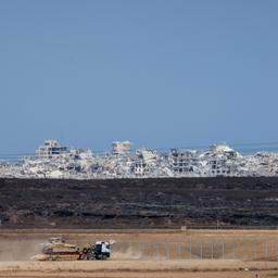 Blick auf zerstörte Gebäude im Gazastreifen von der israelischen Grenze aus