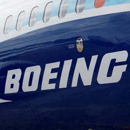 Ein Flugzeug mit der Aufschrift "Boeing"