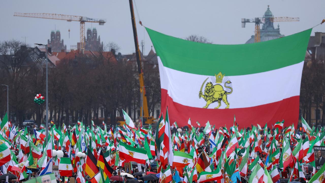 Rund 250.000 protestieren in München gegen das Regime im Iran